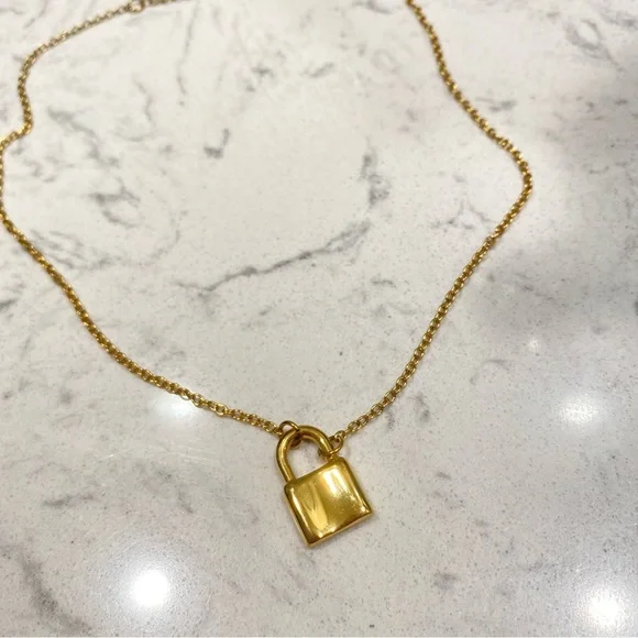 Lock layer Necklace | Gold Plated Stainless Steel - Picture 2 of 2